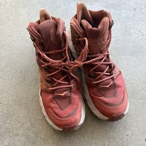 Hoka One One Anacapa Gore-Tex Mid Hot Sauce